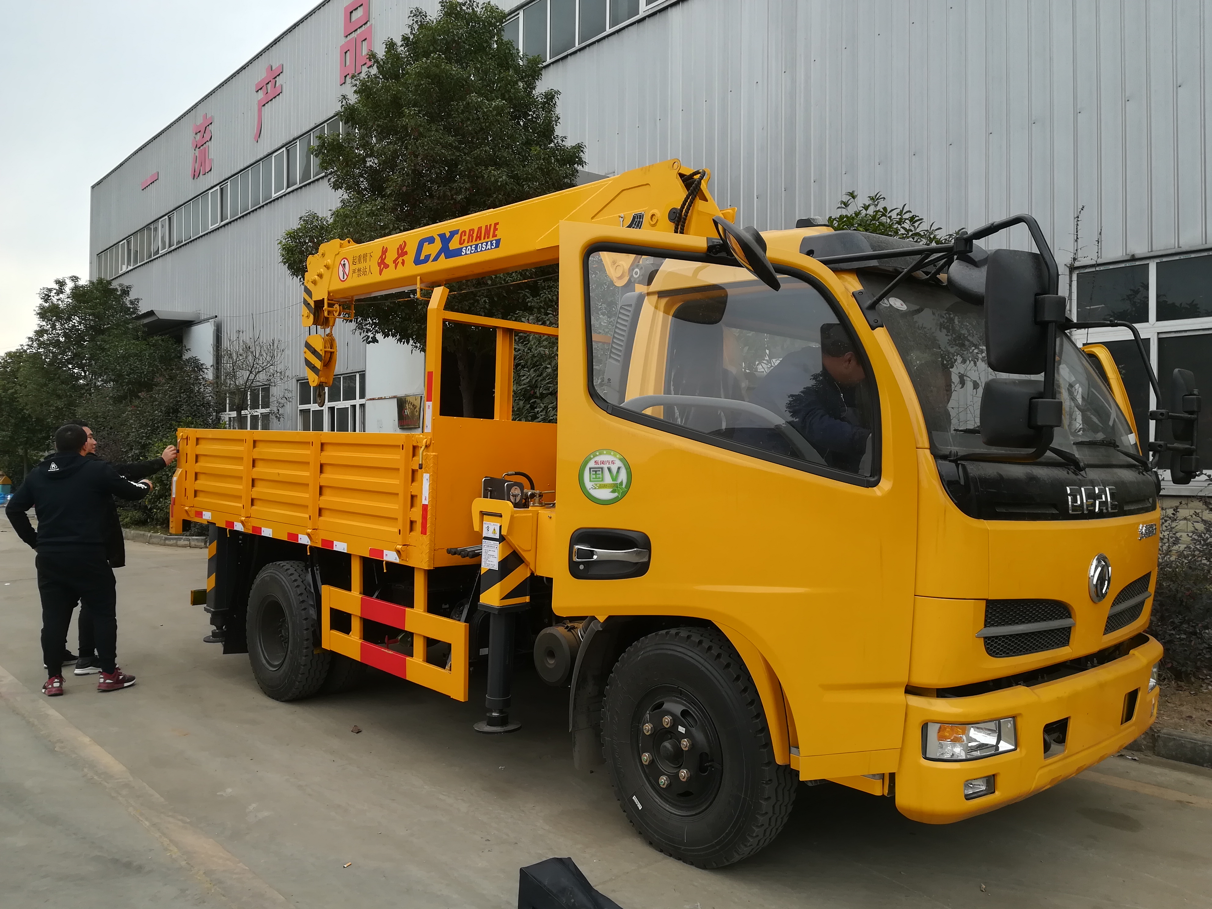 湖北藍牌隨車吊東風(fēng)多利卡供應(yīng)商    12噸藍牌隨車吊東風(fēng)多利卡價格     藍牌隨車吊東風(fēng)多利卡廠家