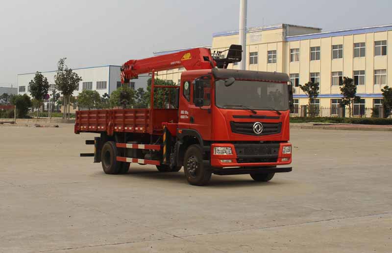 東風4噸直臂吊隨車起重運輸車可左右操作，可正反360度旋轉(zhuǎn)，上下操作靈活，產(chǎn)品質(zhì)量可靠，壽命長，工作速度快
