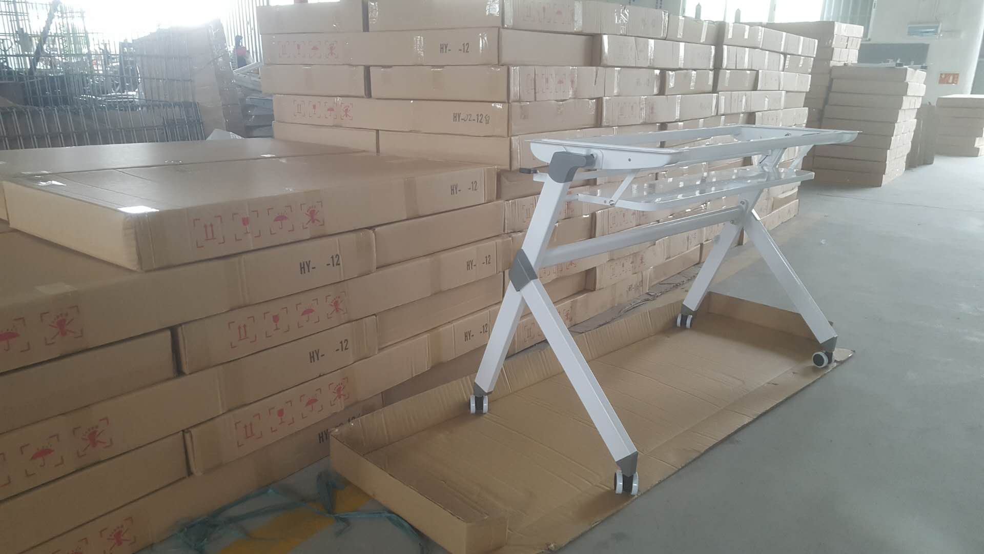現(xiàn)代辦公五金折疊臺翻轉(zhuǎn)臺培訓(xùn)桌