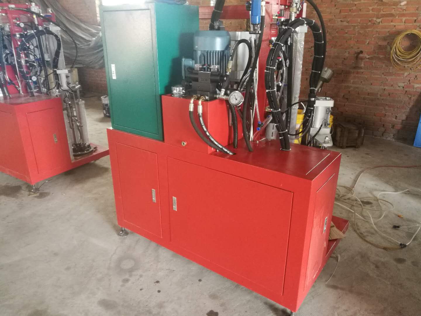 中空玻璃臥式雙組份自動(dòng)打膠機(jī) 唐山中空玻璃臥式雙組份自動(dòng)打膠機(jī)