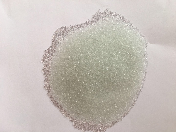 廠家生產(chǎn)道路反光玻璃微珠,玻璃砂