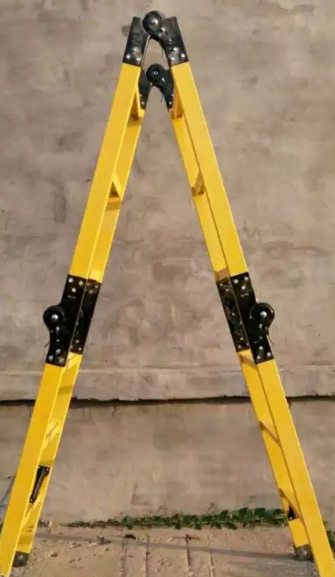 石家莊絕緣梯車廠家  3米絕緣梯車價(jià)格  定做絕緣梯車  絕緣梯車規(guī)格 金淼電力生產(chǎn)