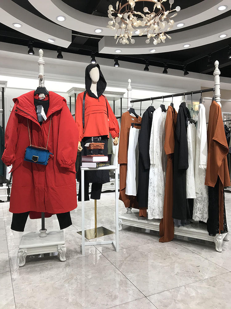 人氣女裝｜巴麗景+婭尼人氣女裝｜巴麗景+婭尼蒂凘18冬，三薈品牌折扣女裝尾貨一手貨源批發(fā)蒂凘18冬