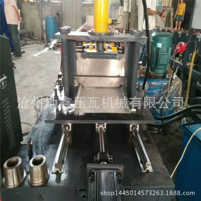 圍擋板設備直銷廠家河北地鑫壓瓦機 市政圍擋板設備 鐵路圍擋板機器 市政圍擋板機器