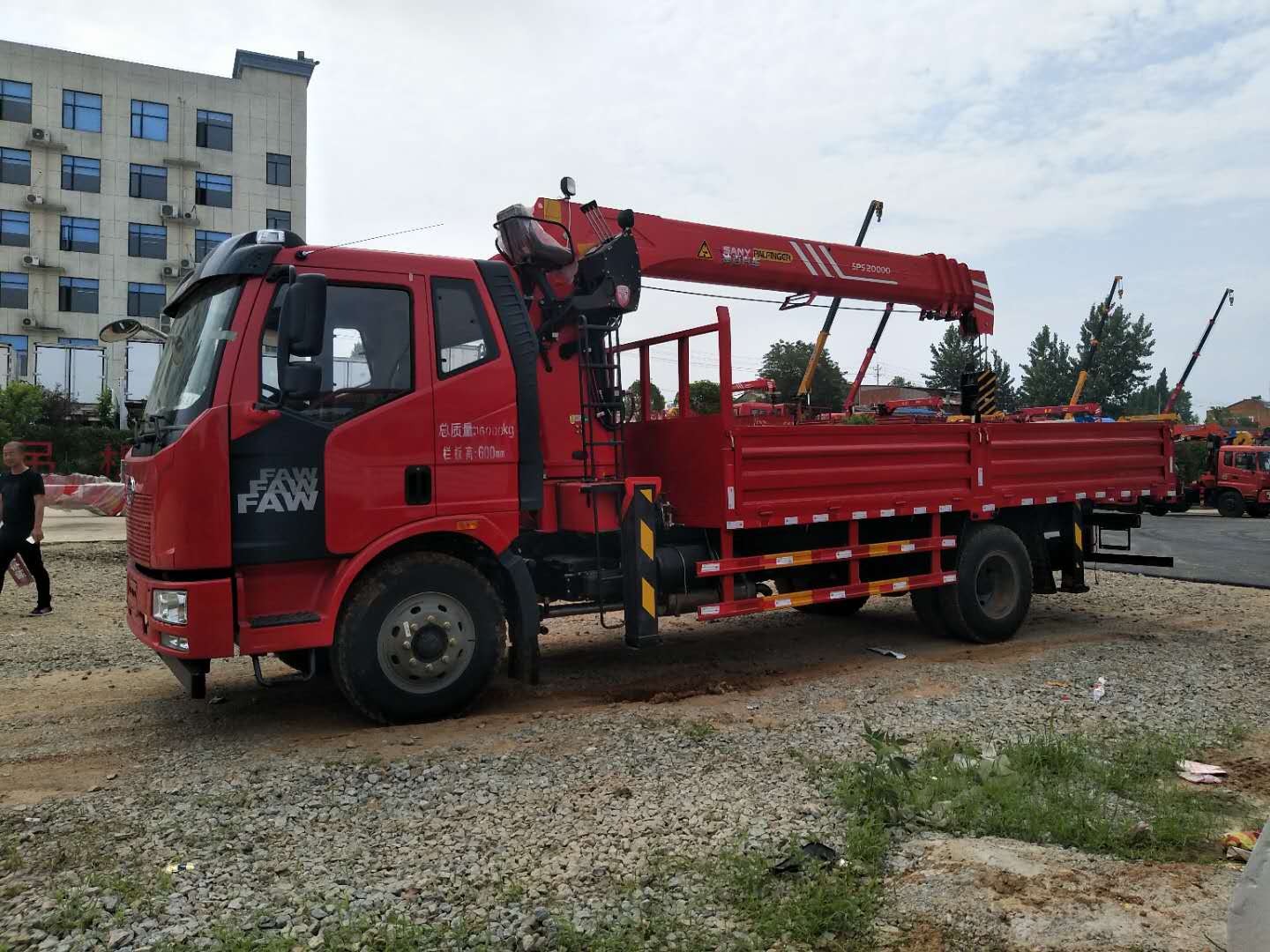 廠家直銷(xiāo)8噸隨車(chē)吊東風(fēng)御虎 雙橋重型東風(fēng)御虎 *  東風(fēng)御虎價(jià)格出售   東風(fēng)御虎訂購(gòu)