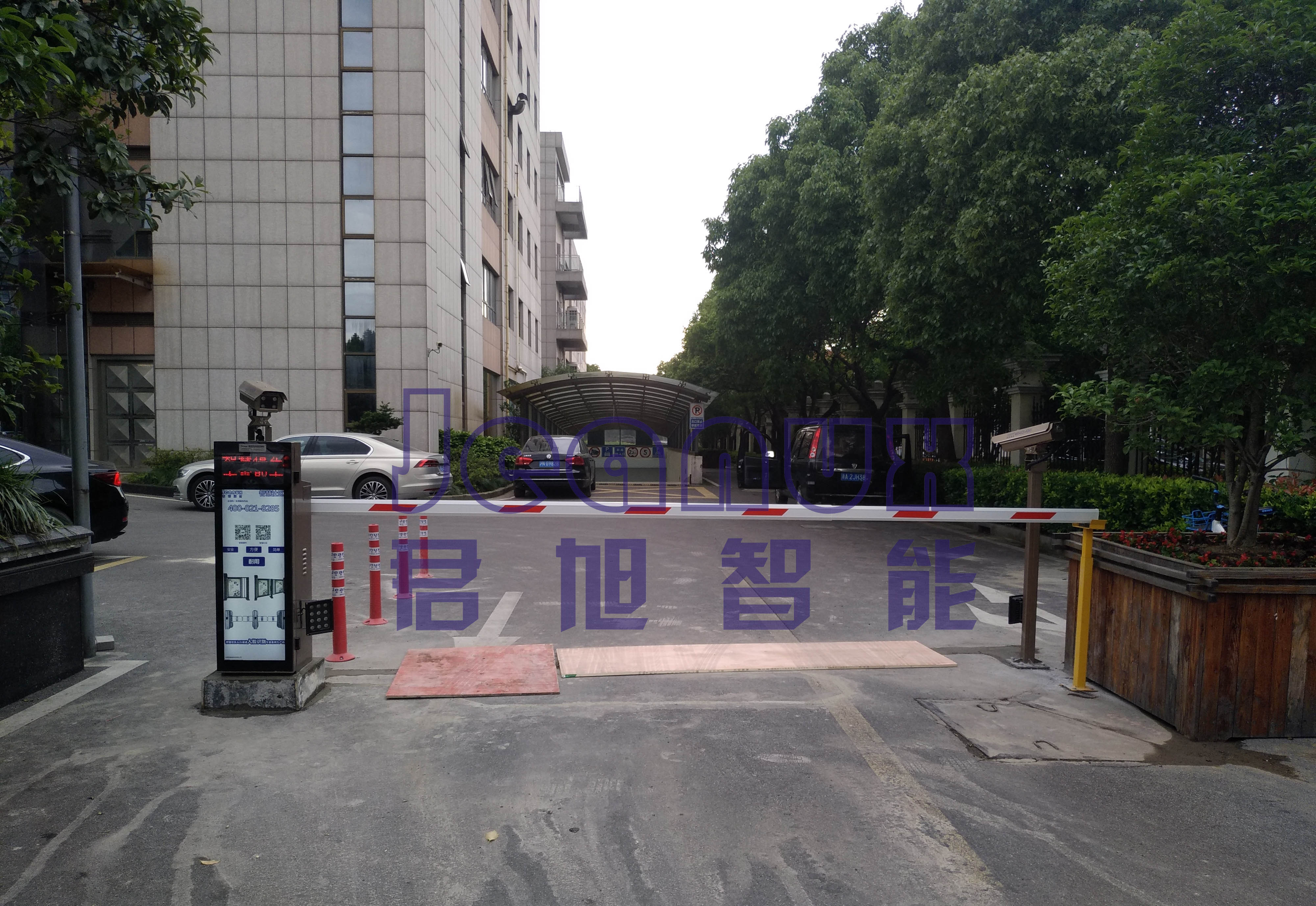 車牌識(shí)別道閘一體機(jī)車牌號(hào)自動(dòng)識(shí)別