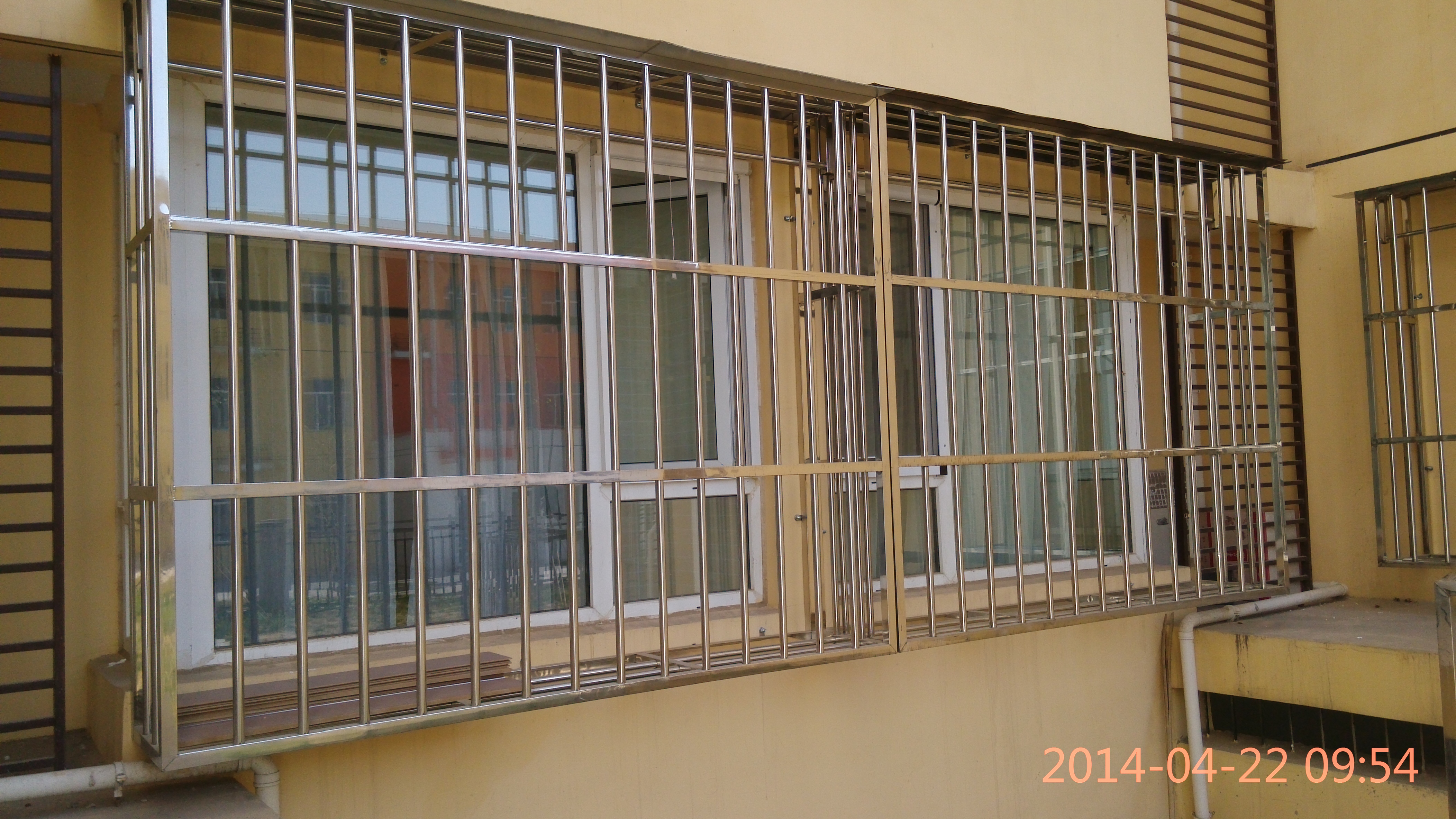 北京豐臺(tái)青塔周邊小區(qū)安裝紗窗 防盜門(mén) 防盜窗 斷橋鋁