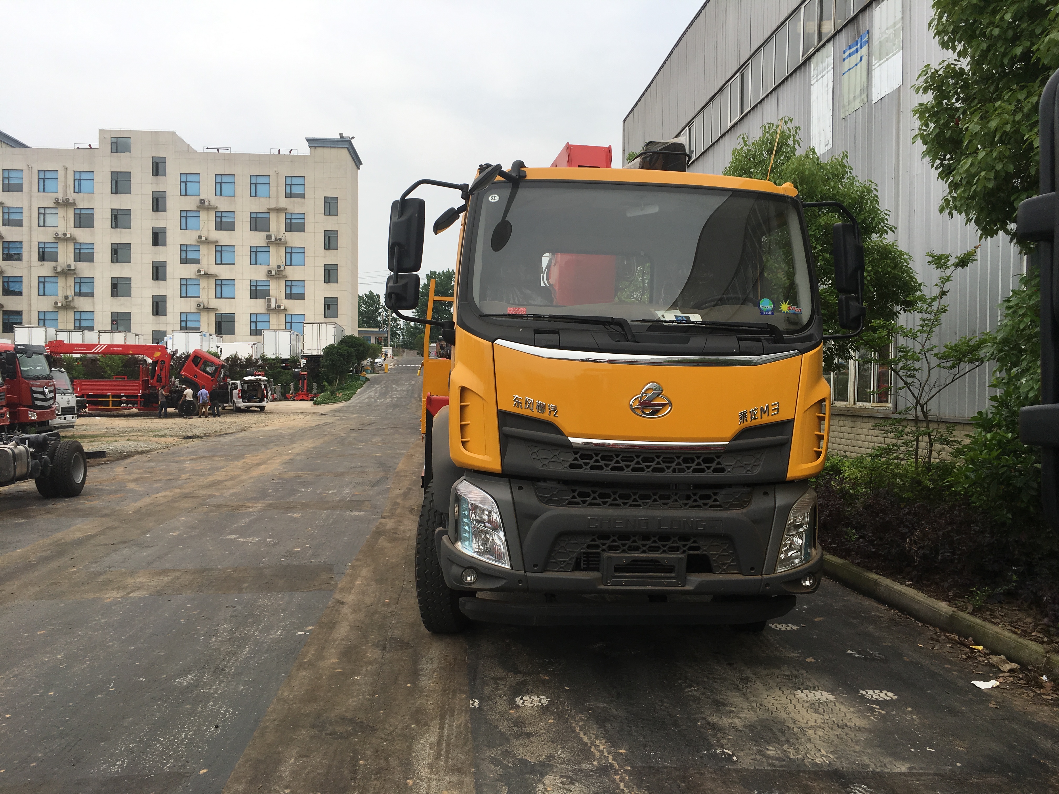 湖北柳汽乘龍單橋三一8噸廠家   湖北柳汽乘龍單橋三一8噸專(zhuān)業(yè)生產(chǎn)廠家   湖北吊車(chē)價(jià)格  柳汽乘龍單橋三一8噸價(jià)格