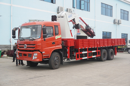 湖北隨車吊報價     湖北東風(fēng)特商配50噸折臂吊機生產(chǎn)廠家  湖北東風(fēng)特商配50噸折臂吊機