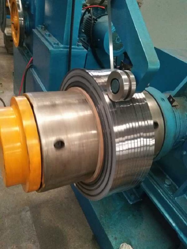 熱銷鋼帶層繞機(jī)