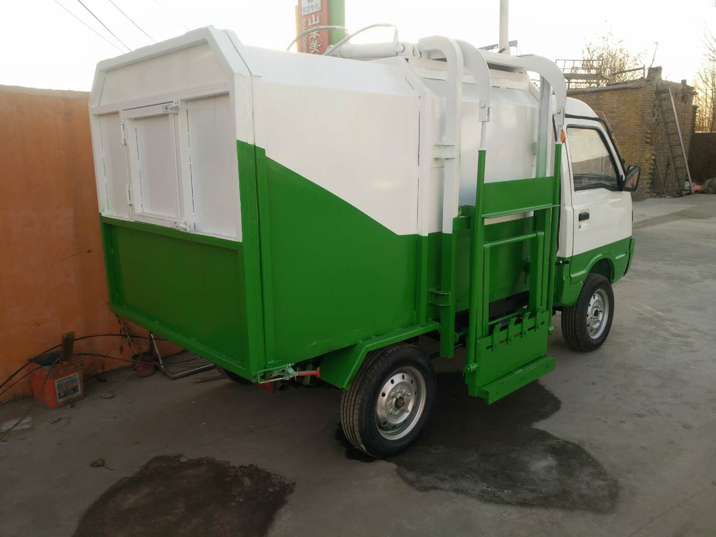 現(xiàn)車出售環(huán)衛(wèi)垃圾車 小型垃圾車新能源電動(dòng)垃圾車