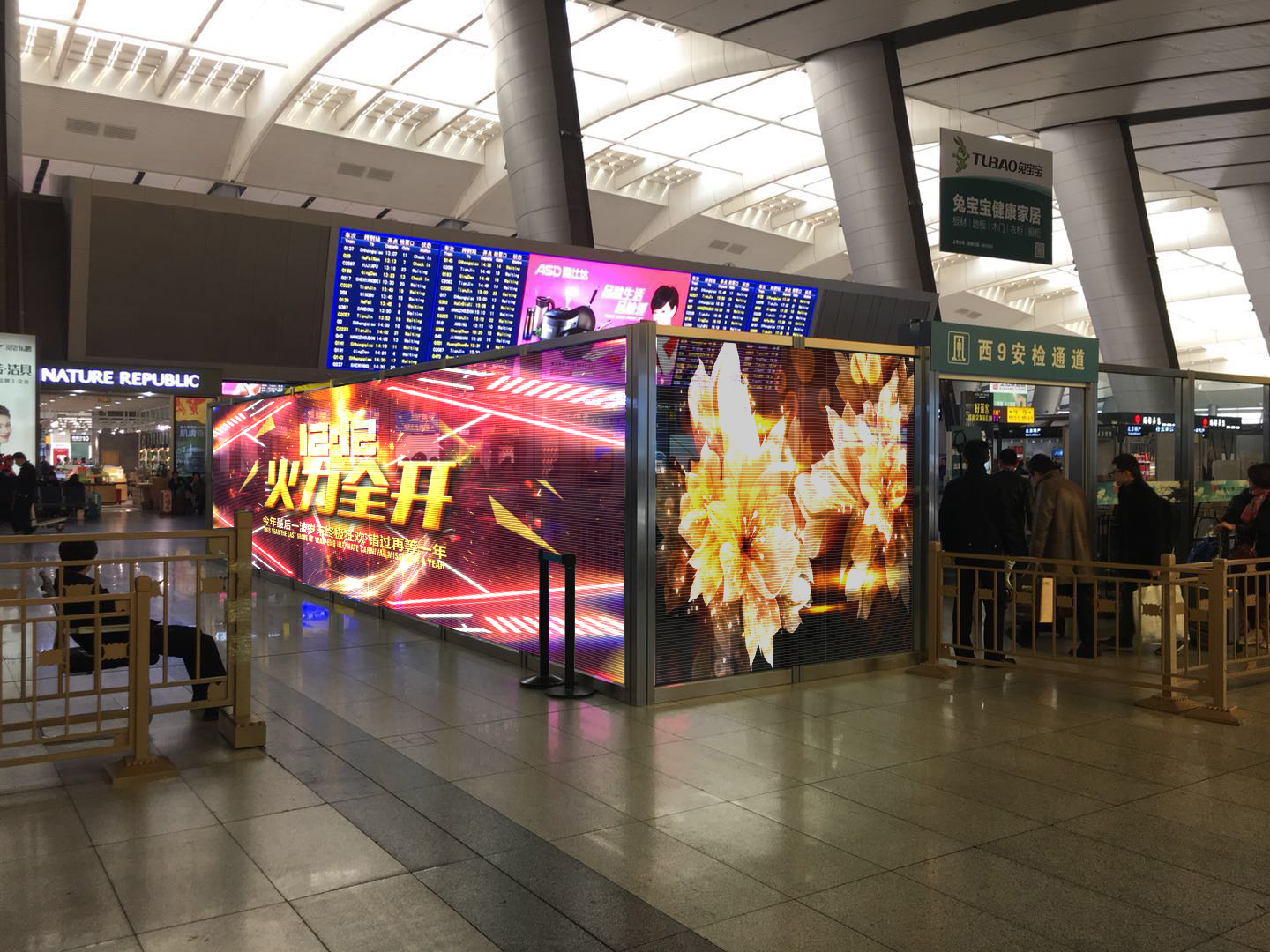 供應(yīng)  LED格柵屏 LED定制屏 專業(yè)值得信賴 LED透明屏 LED幕墻玻璃屏