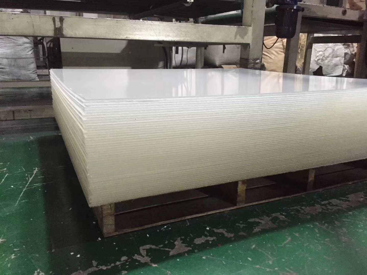 5mm透明有機(jī)玻璃板價(jià)格表 亞克力透明板