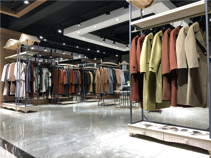 供應JOJO純羊絨大衣品牌折扣女裝折扣批發(fā)