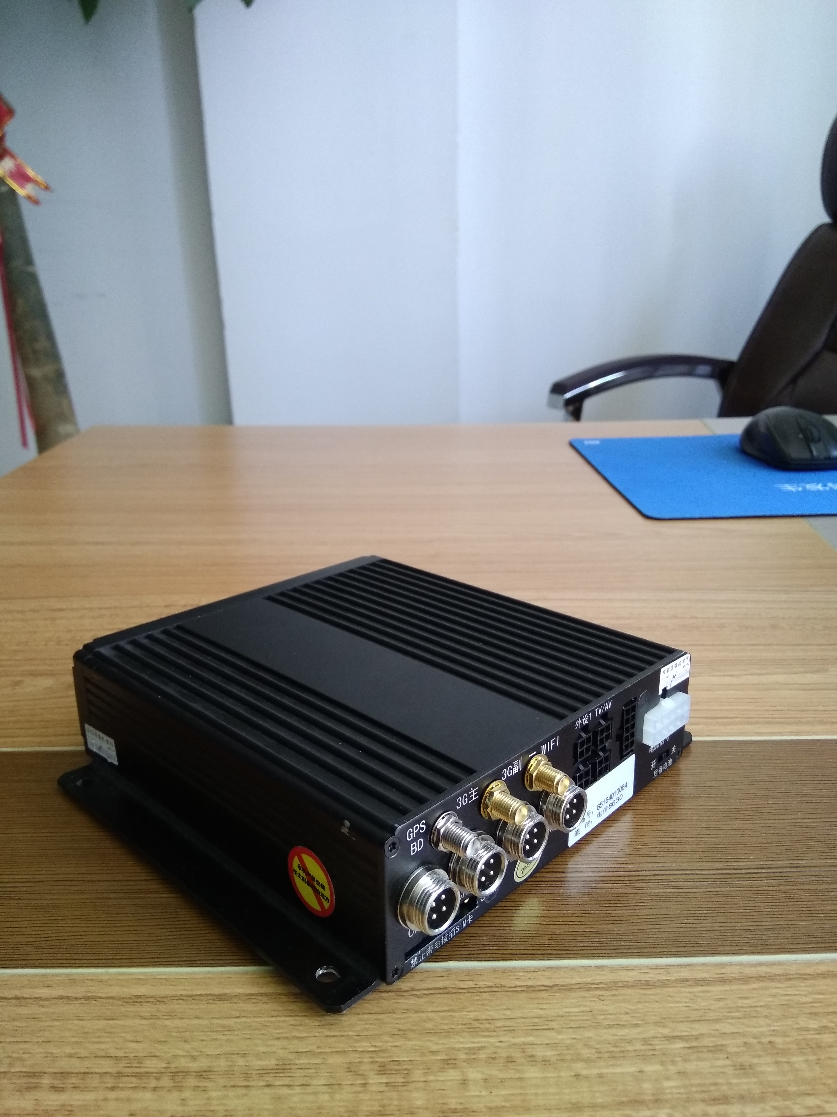 途跡車載4G視頻監(jiān)控4G車載SD卡硬盤錄像機帶GPS定位功能