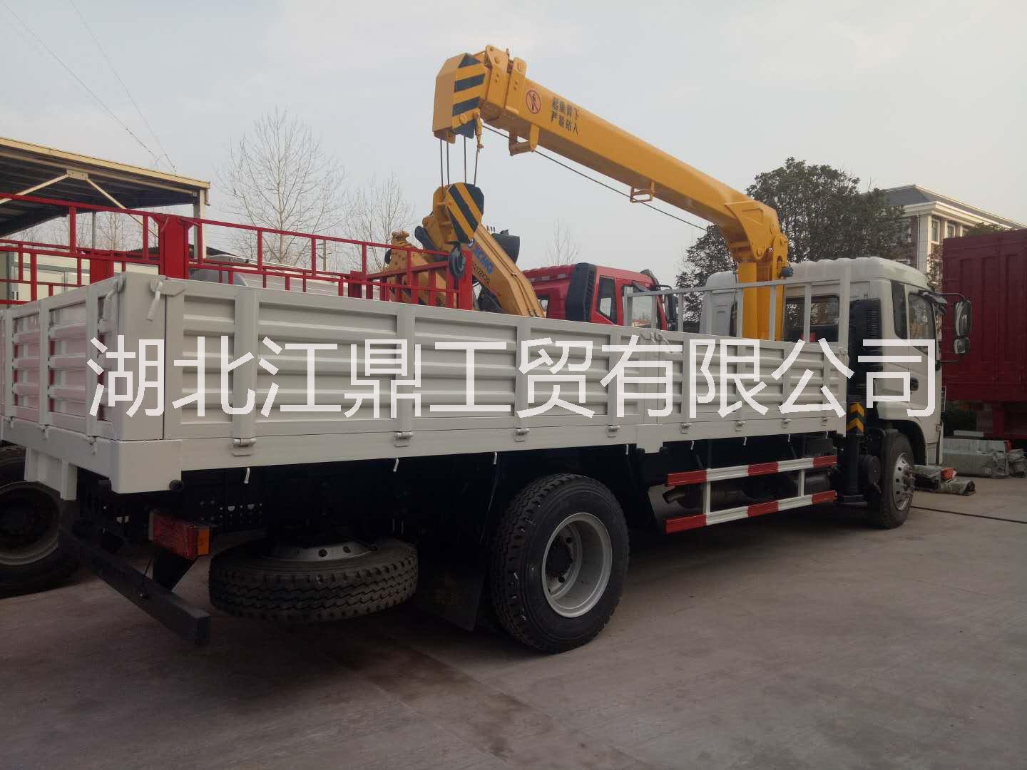 東風(fēng)6.3噸隨車吊 國五排放標(biāo)準(zhǔn)，玉柴1400馬力發(fā)動機，有燃油公告、環(huán)保公告。 什么價格