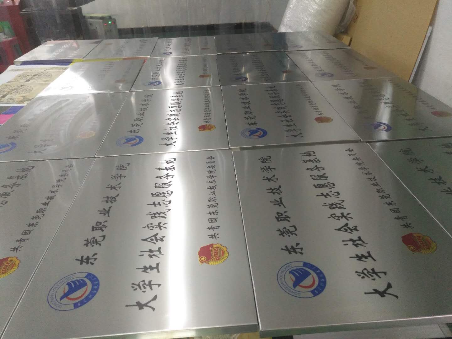 金屬不銹鋼門牌彩印、鋁板打印、廣東鐵板彩印UV平板打印機、*金屬門牌打印機