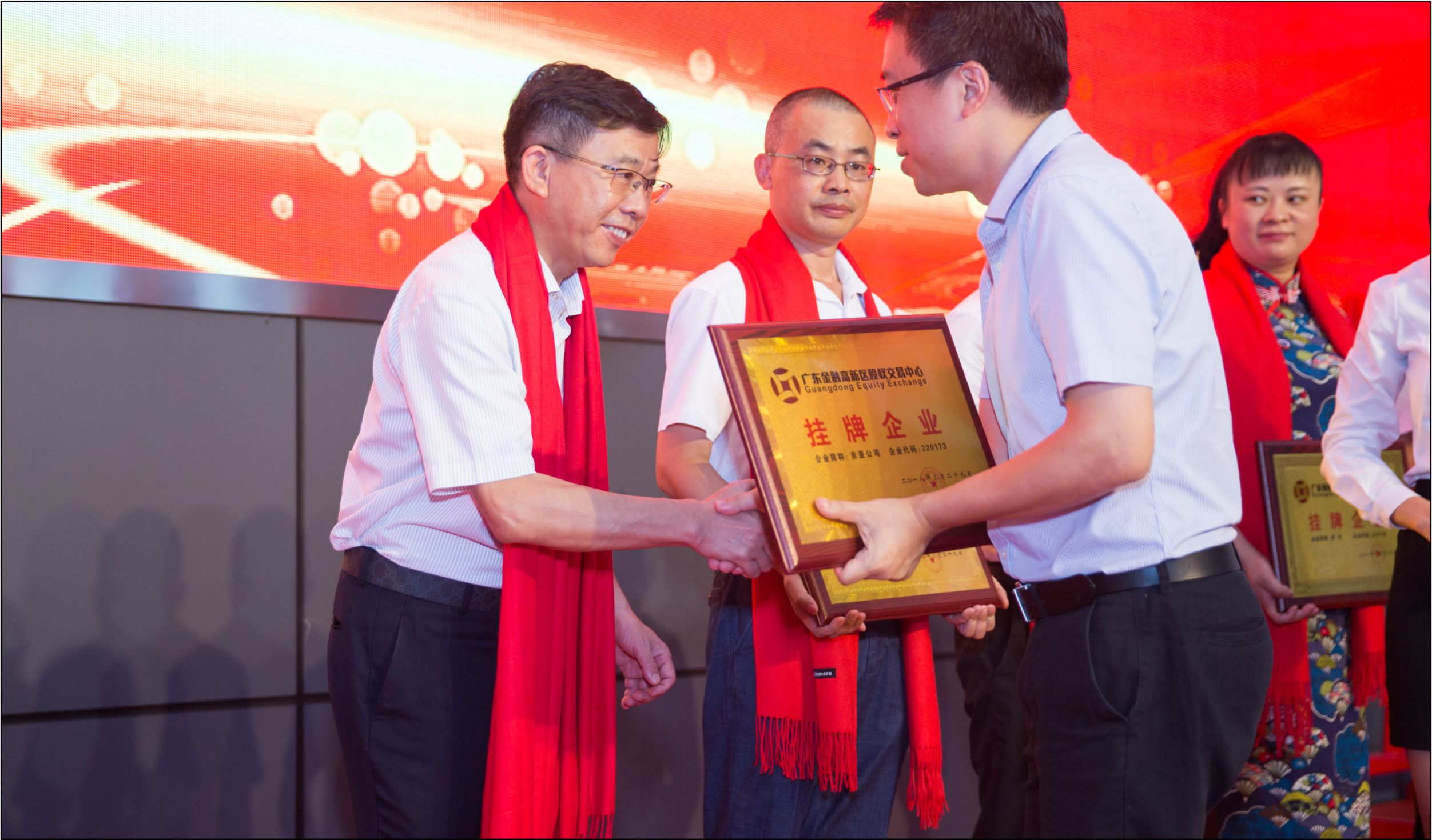 吉亞鋁業(yè)丨重型推拉門型材