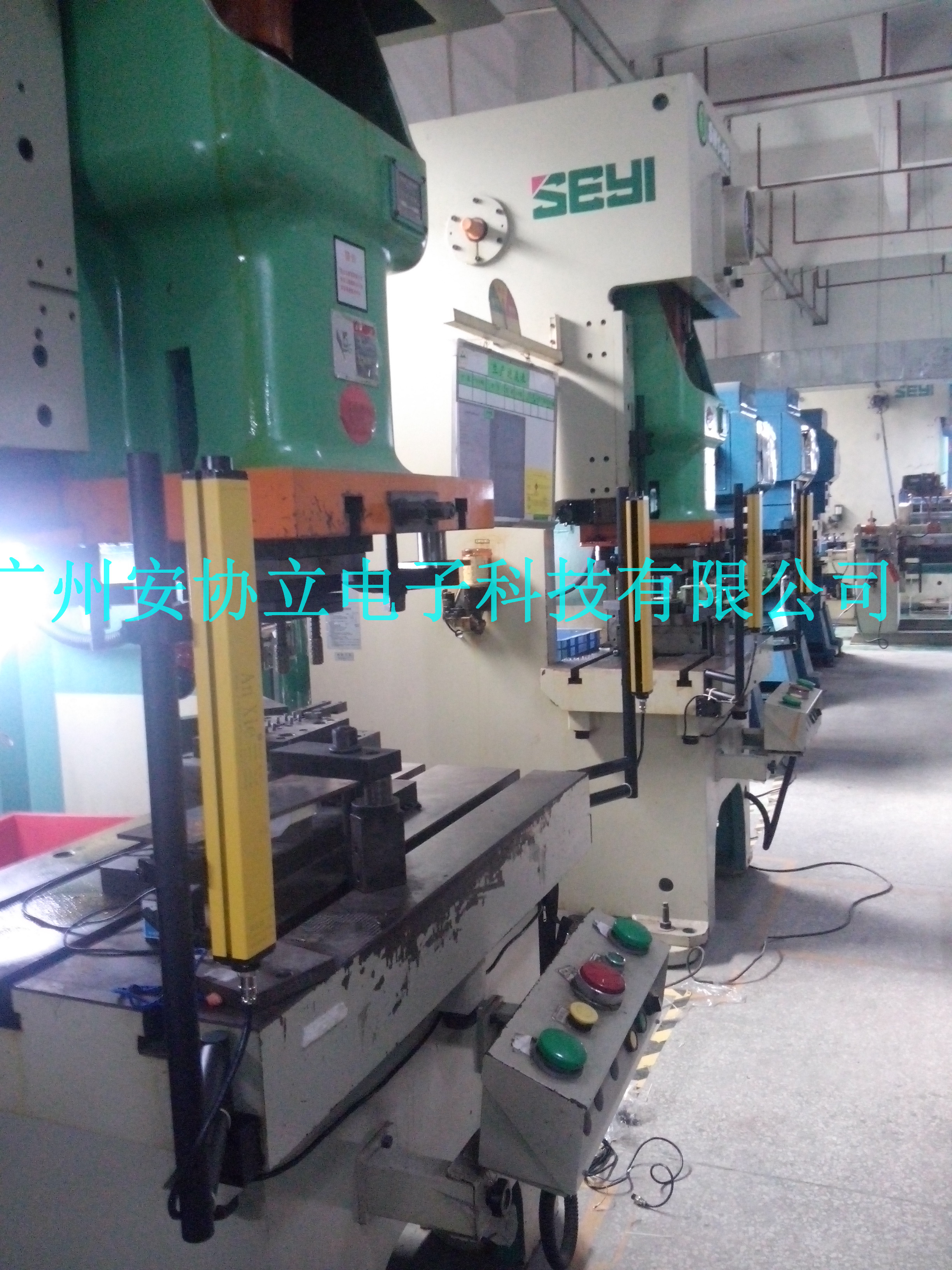 質(zhì)保3年HNE15-4810真空箱氦檢漏回收系統(tǒng)安全光幕