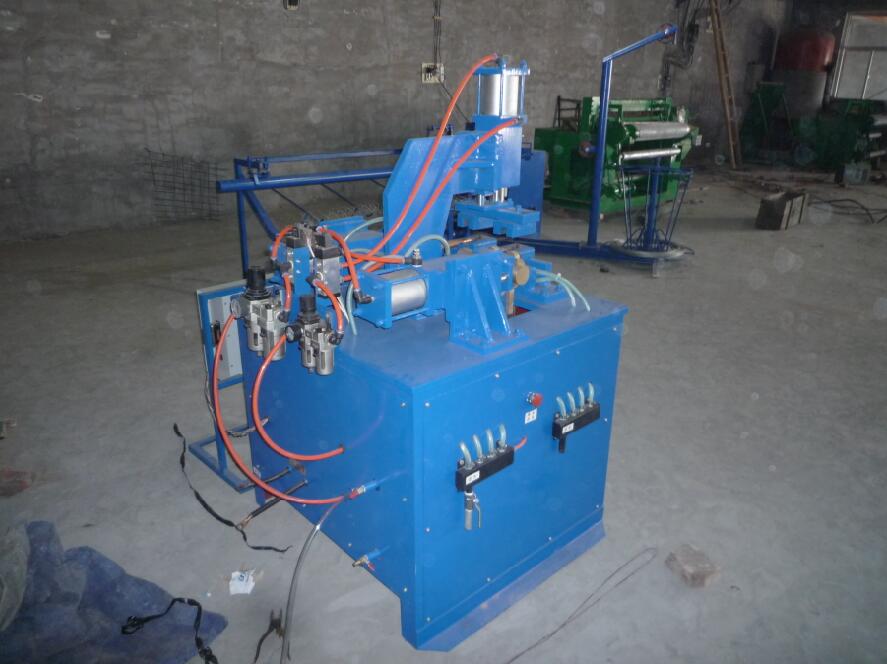 美格網(wǎng)軋花機(jī)安全網(wǎng)焊接機(jī)優(yōu)質(zhì)美格網(wǎng)機(jī)廠家防盜網(wǎng)機(jī)產(chǎn)量