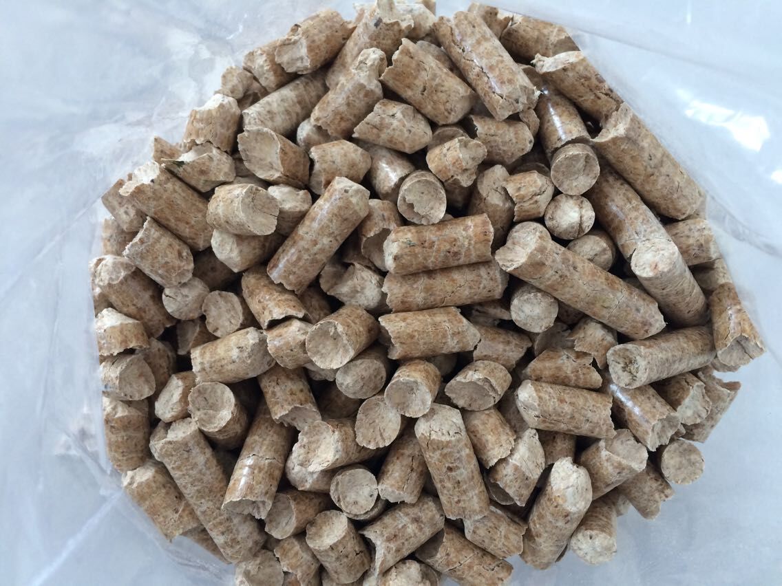 山東濰坊生物質(zhì)顆粒燃料_環(huán)保生物質(zhì)顆粒_專業(yè)生產(chǎn)生物質(zhì)顆粒_松木顆粒 生物質(zhì)木屑顆粒燃料