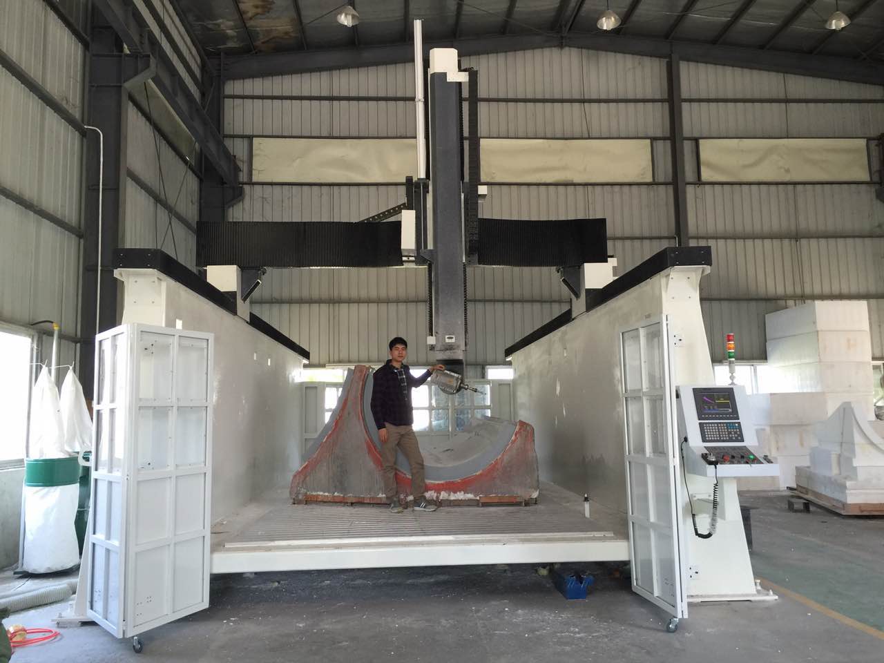 東莞五軸雕刻機 保麗龍五軸雕刻機