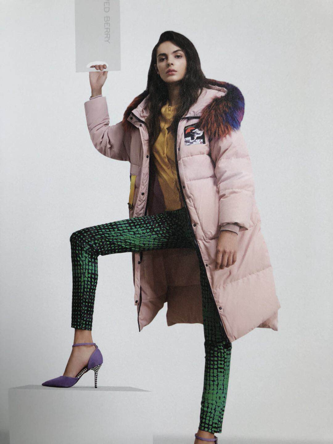 杭州品牌歐姿蔻羽絨服品牌女裝折扣走份批發(fā)2018當(dāng)季新款