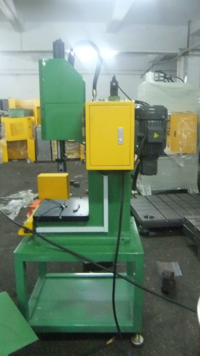 5噸小型壓裝機，C型油壓機價格，單柱壓裝機，單柱壓裝機價格