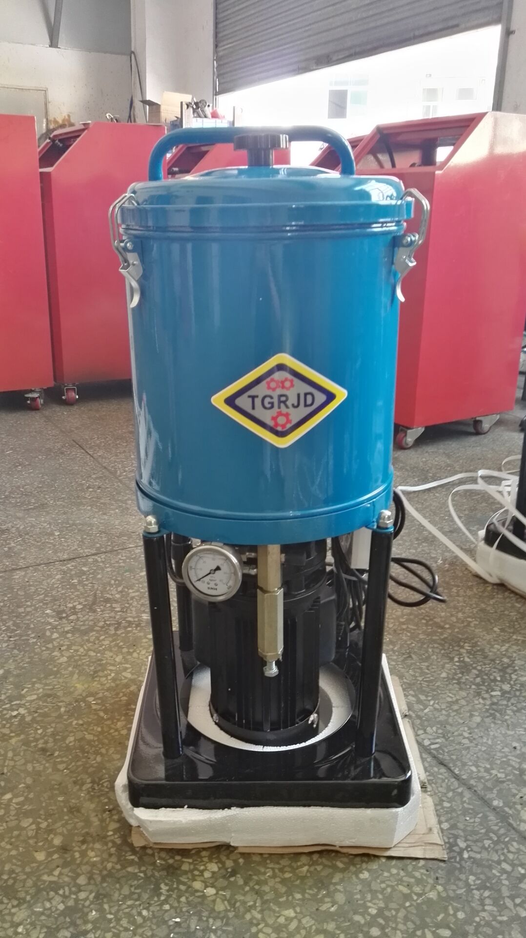 供應(yīng)TI-20A電動(dòng)黃油機(jī) 移動(dòng)式電動(dòng)黃油機(jī)