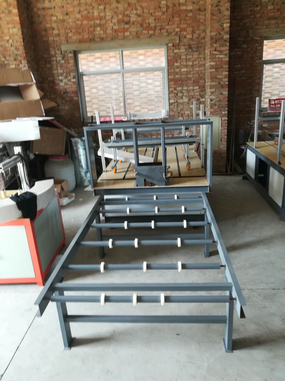 EPS線條泡沫造型平板切割機(jī)設(shè)備絲杠光軸為直徑新品升級(jí)高性能切割機(jī)