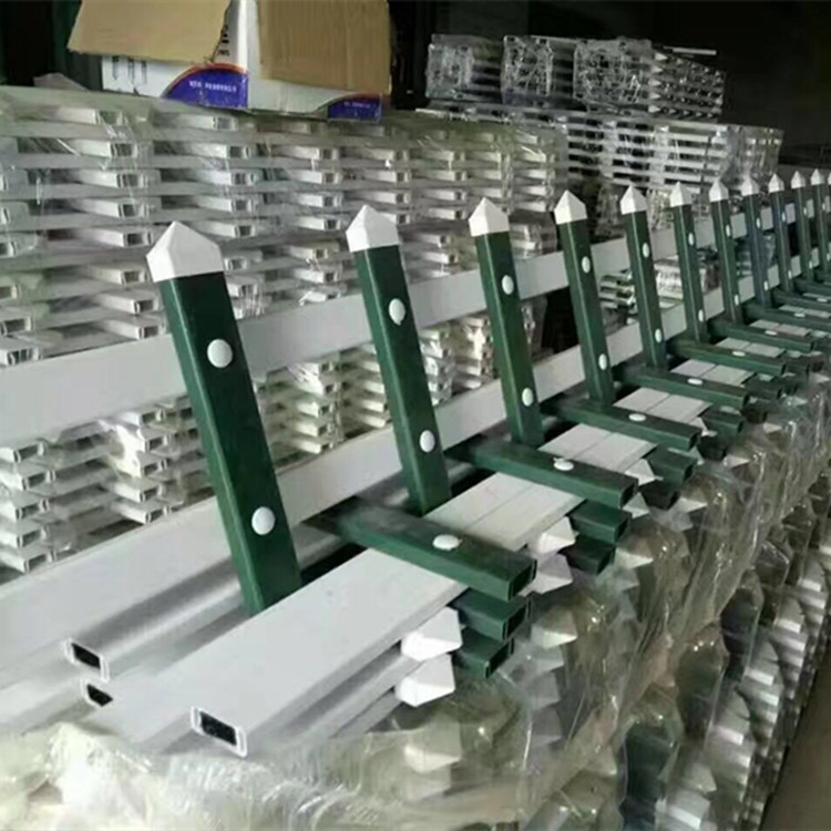 草坪隔離欄 草坪隔離欄 草坪圍欄 花壇圍欄草坪柵欄多少錢(qián) 景區(qū)工地施工PVC 加鐵管花池圍欄