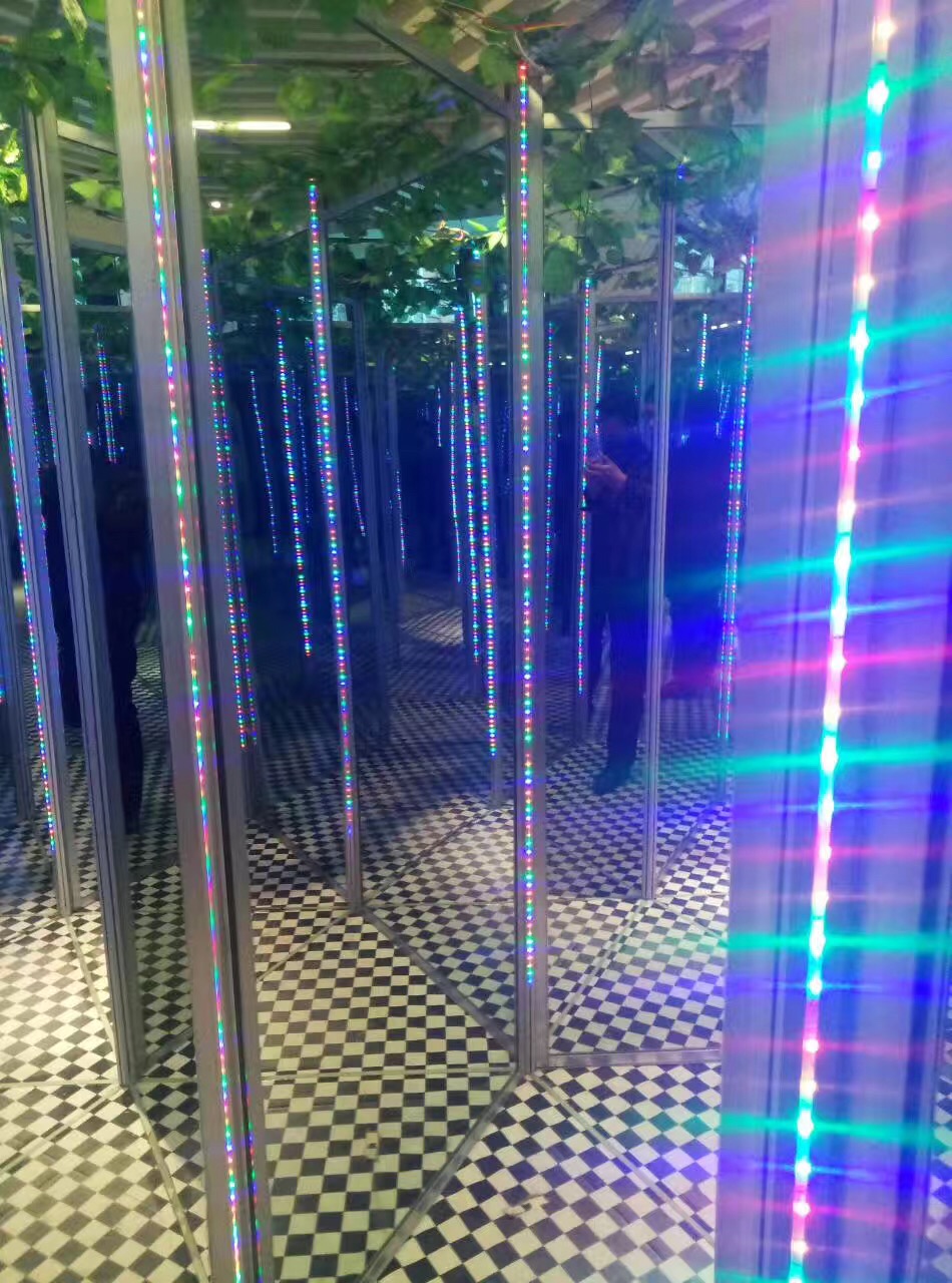 廠家鏡子迷宮設備租賃上門安裝服務鏡子迷宮出租出售價格