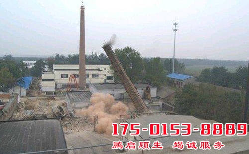 拆除磚煙囪L挖機拆煙囪便宜實在