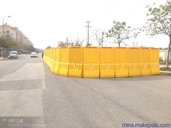 大鵬新區(qū)建筑施工圍欄 三孔水馬