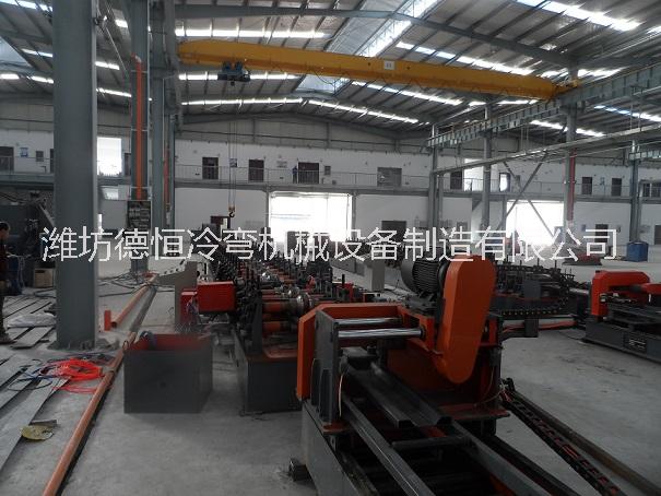 供應(yīng)山東濰坊德恒汽車車廂板設(shè)備邊板設(shè)備 汽車車廂板設(shè)備防撞梁設(shè)備