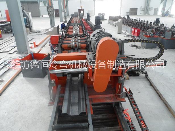 供應(yīng)山東濰坊德恒汽車車廂板設(shè)備邊板設(shè)備 汽車車廂板設(shè)備防撞梁設(shè)備