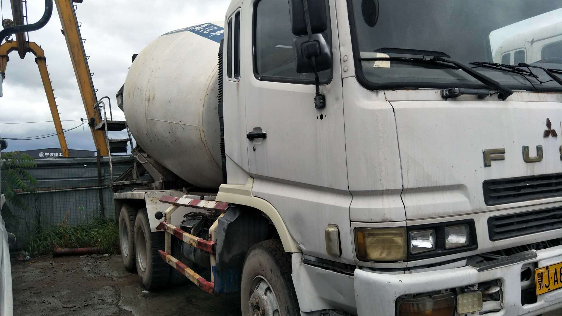 供應(yīng)07年二手三菱攪拌車