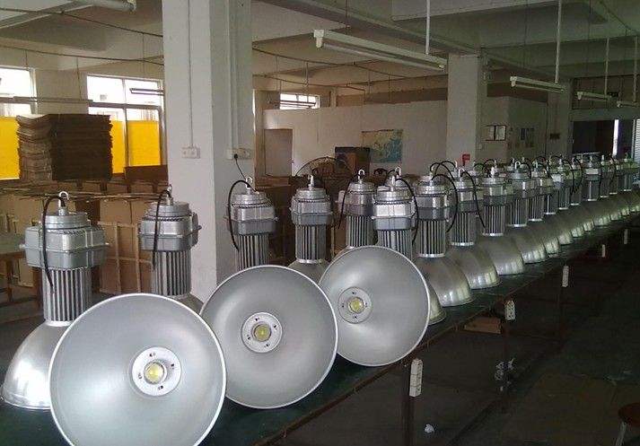 廣州地下停車場(chǎng)高亮投射燈  300W車間照明廠足瓦工礦燈廠家