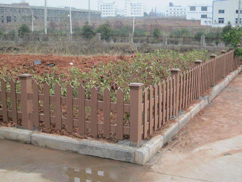 陜西榆林草坪塑木護(hù)欄 綠化pvc圍欄 草坪護(hù)欄定做 廠家直銷