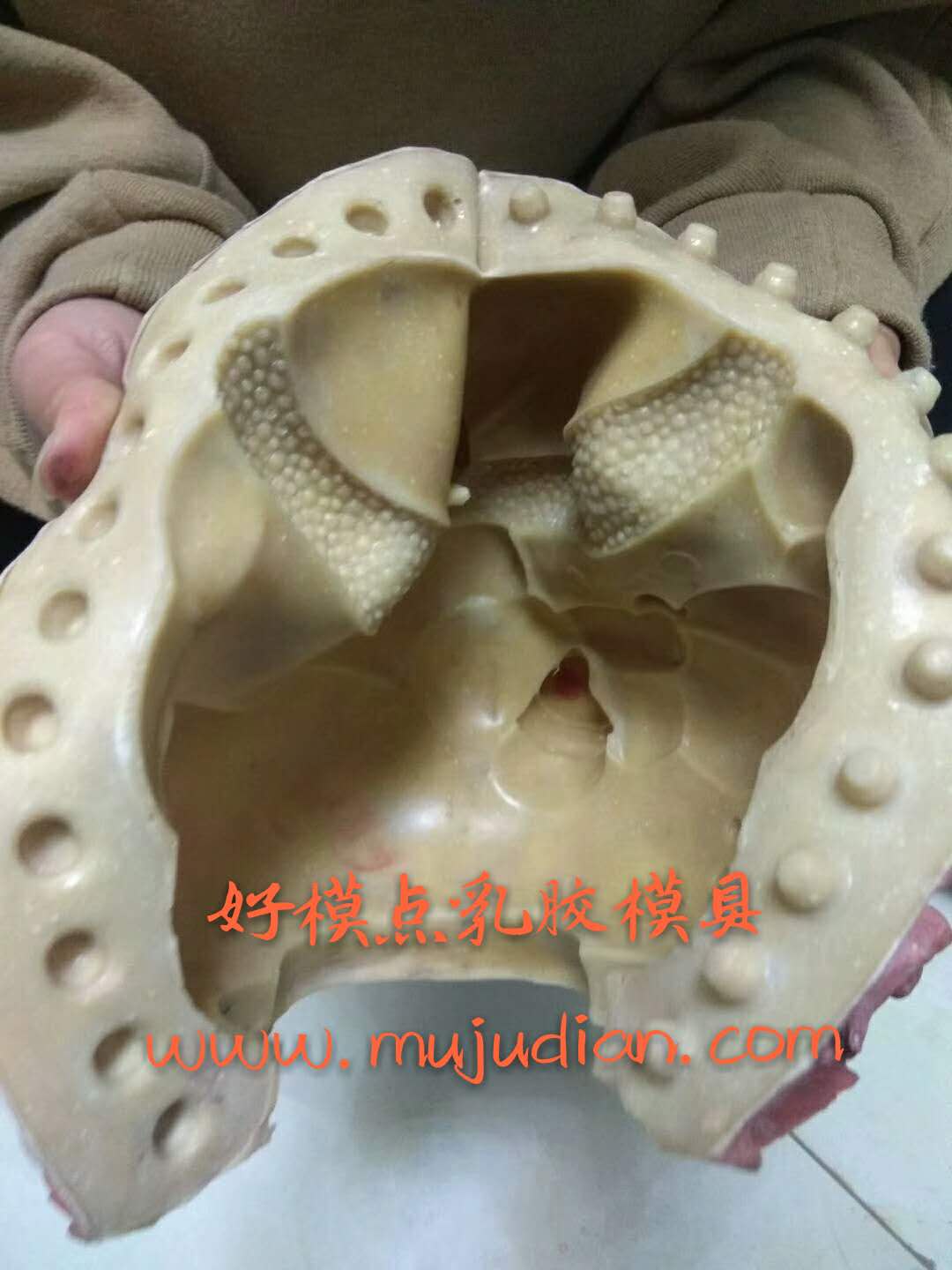 供應(yīng)四川省石膏涂鴉模具 卡通石膏娃娃