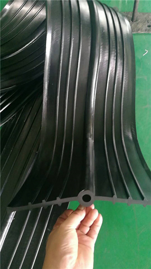 埋入式止水帶廠家_中埋式橡膠止水帶規(guī)格