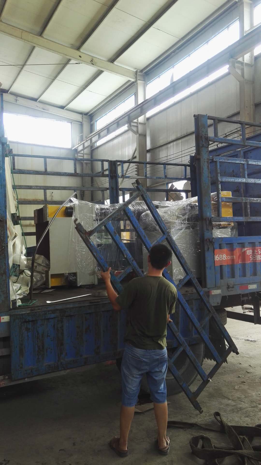 三梁四柱液壓機(jī)Y32-200噸油壓機(jī)壓力機(jī)廠家制造廠通用型液壓機(jī)床