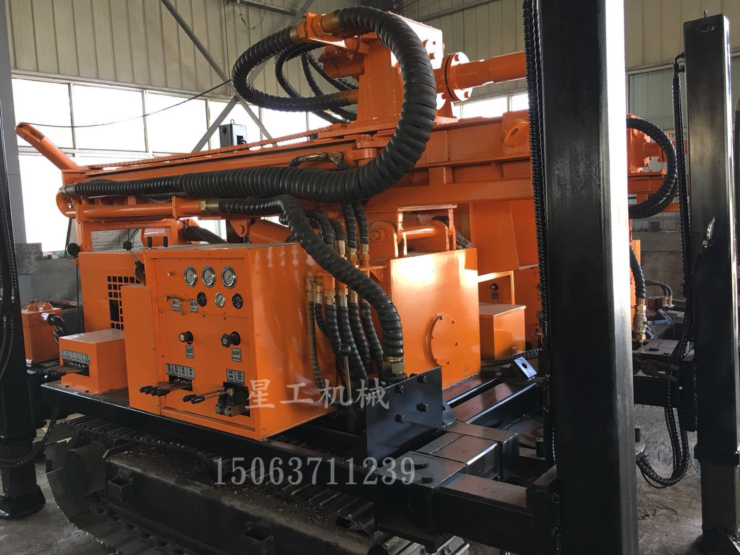 拖拉機(jī)式氣動鉆機(jī) XGTQ100氣動拖拉機(jī)式打井機(jī) 履帶氣動鉆機(jī)