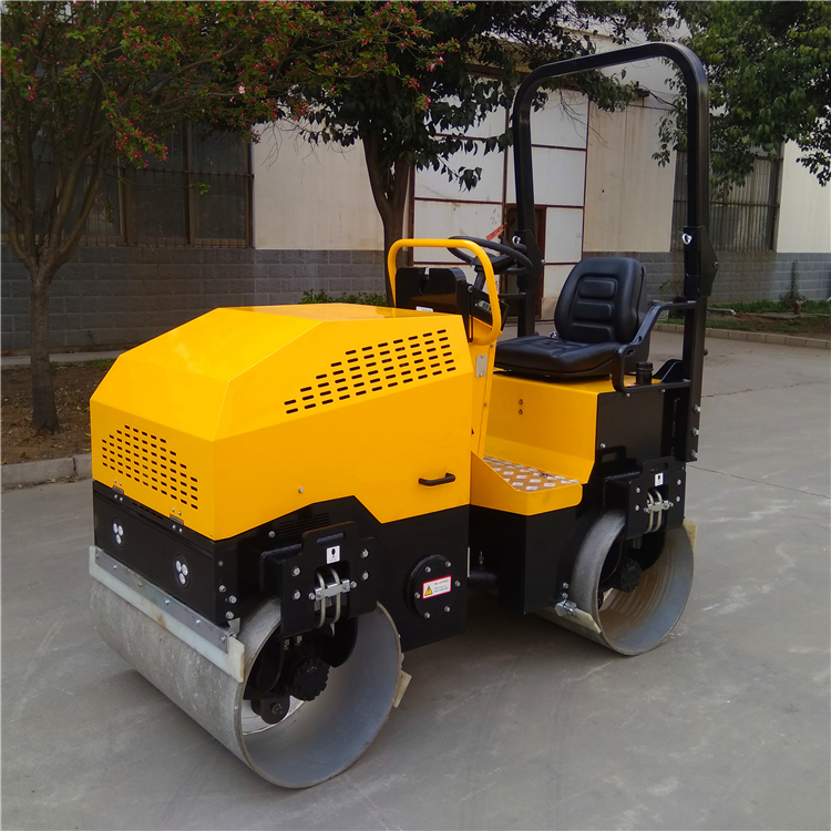2噸駕駛式壓路機特價銷售 質(zhì)量不變 全液壓全進口雙驅(qū)雙振振動碾子