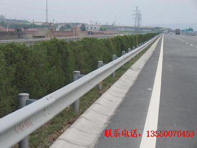 C級波形護(hù)欄廠家,鄉(xiāng)村公路波形護(hù)欄，成都波形護(hù)欄廠家