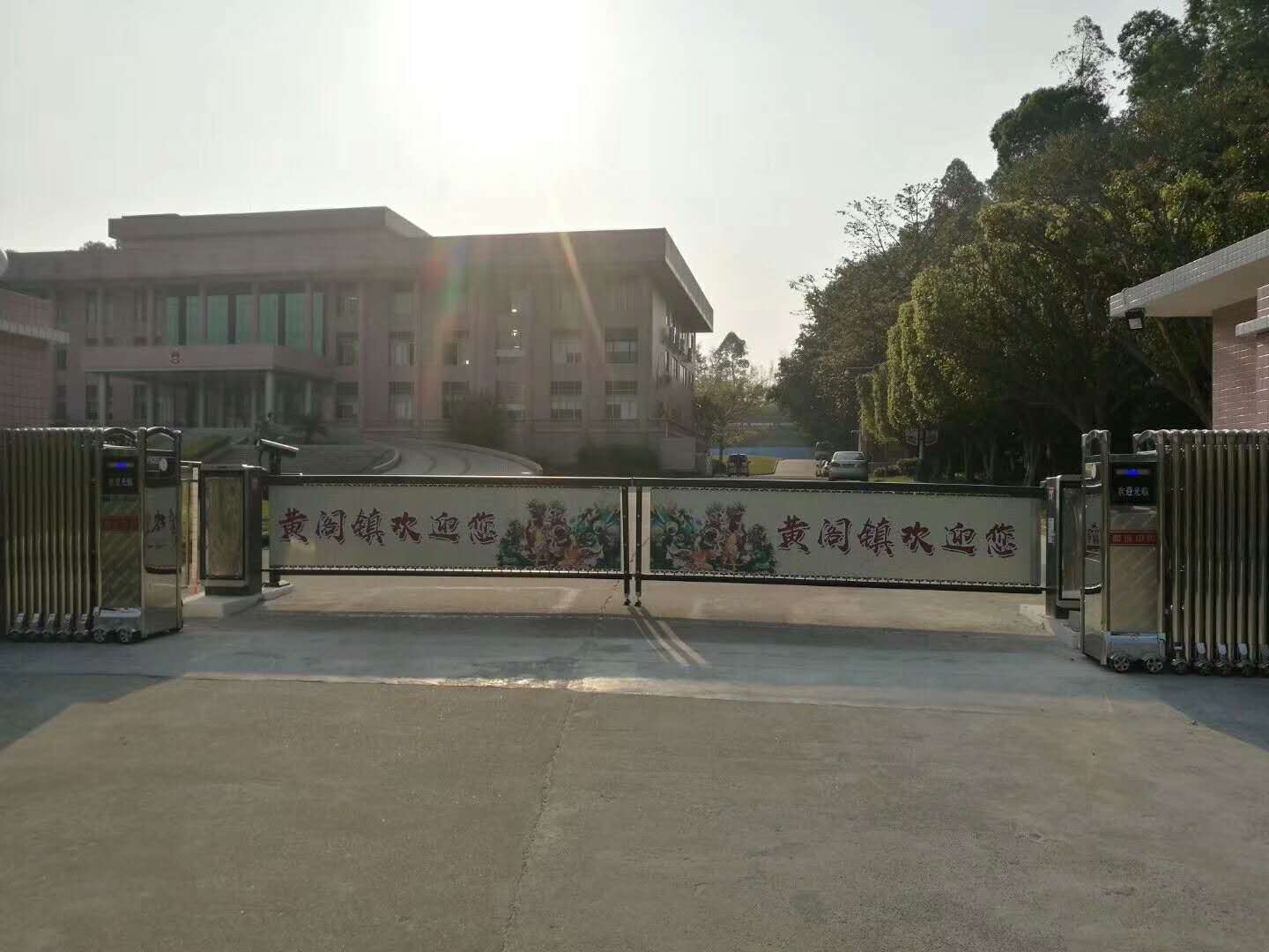 車牌車牌識(shí)別系統(tǒng)一體機(jī)停車場(chǎng)收費(fèi)管理小區(qū)車輛道閘機(jī)自動(dòng)升降桿識(shí)別系統(tǒng)一體機(jī)停車場(chǎng)收費(fèi)管理