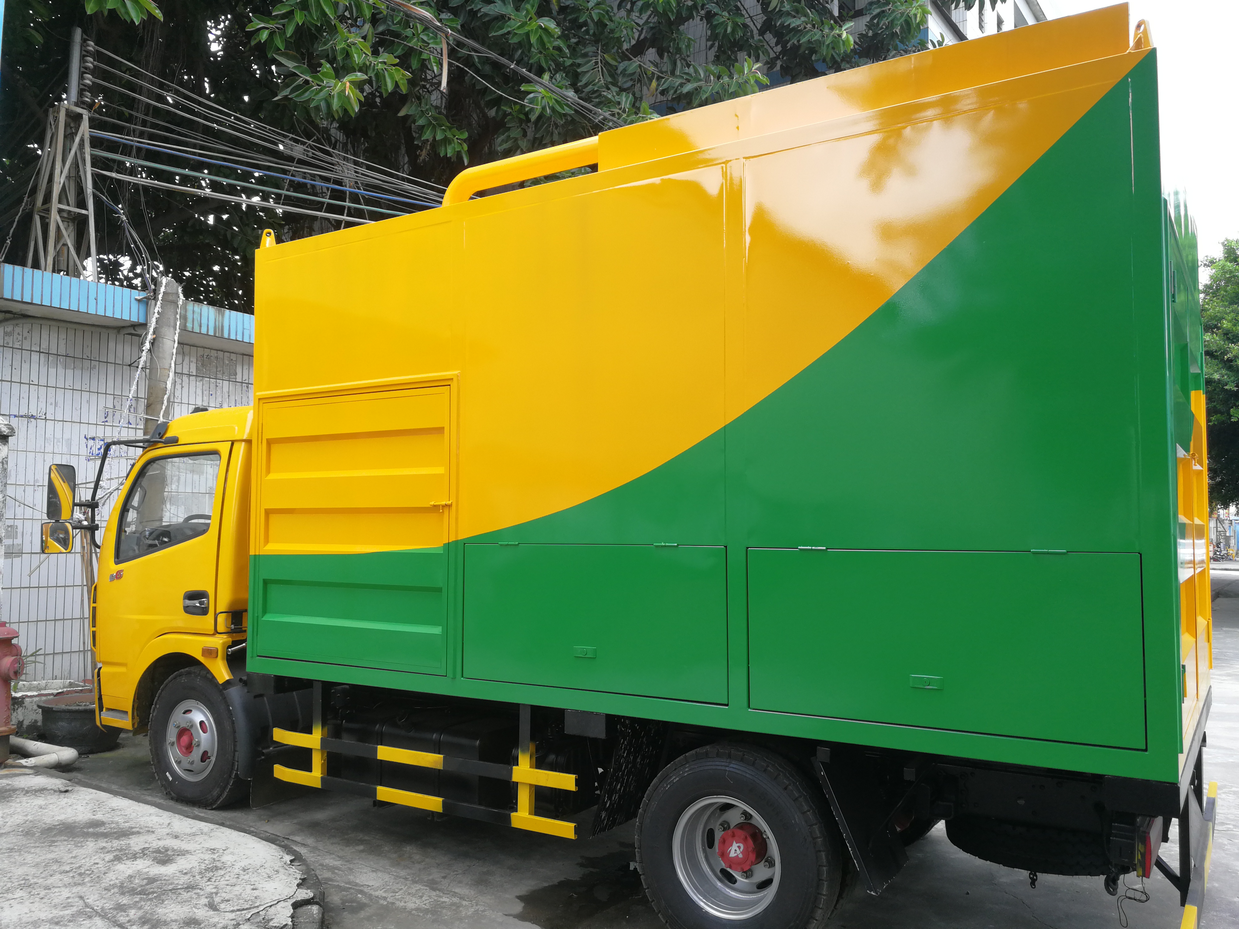 清掏吸糞車 作業(yè)現(xiàn)場展示