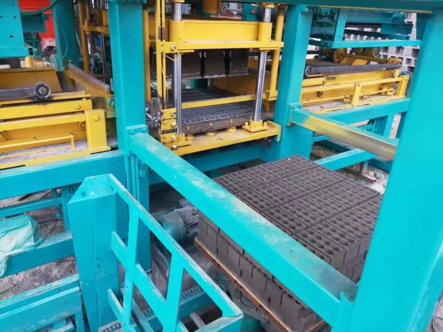 透水磚機(jī)廠家直銷