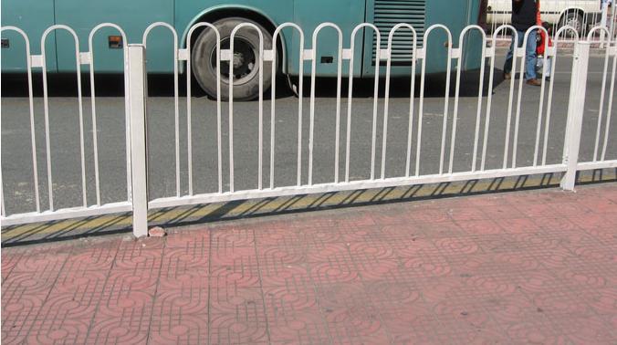 供應(yīng)閘坡市政隔離護(hù)欄 市政道路護(hù)欄 公路中間護(hù)欄廠家批發(fā)