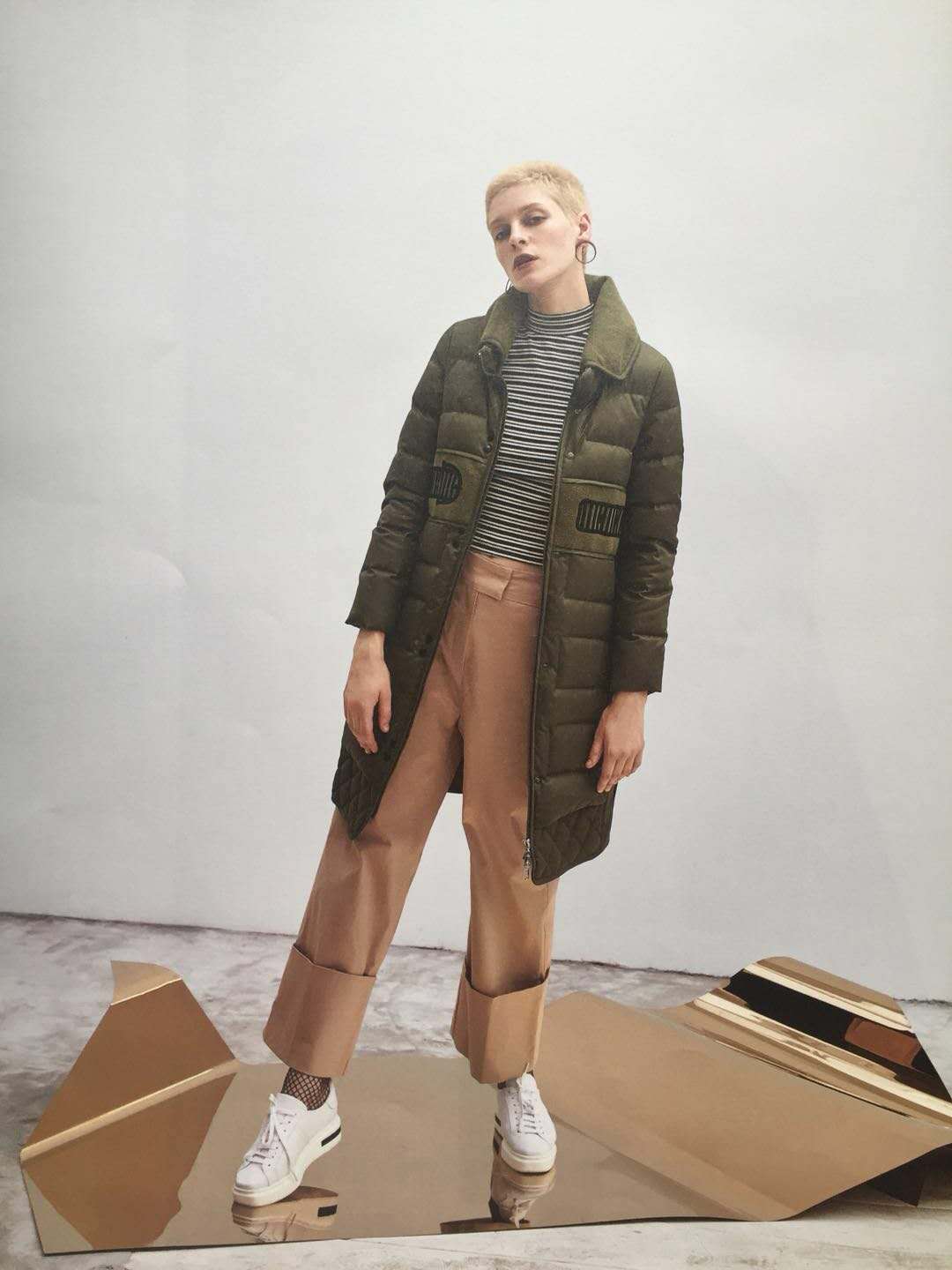 杭州品牌女裝埃文羽絨服品牌女裝折扣批發(fā)